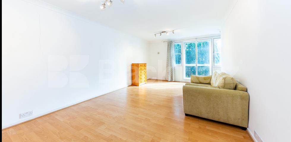 Spacious studio set in a secure private building overlooking Regents Park Cumberland Terrace, Regents Park / Marylebone